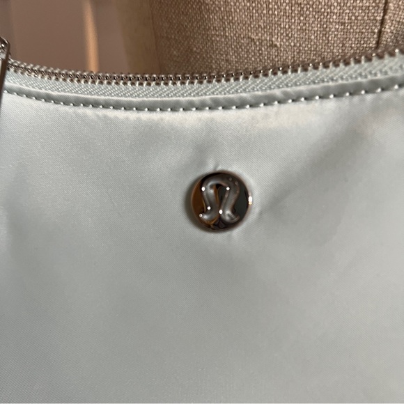 NWT- Lululemon City Essentials Small Shoulder Bag 3L - Pelican - Picture 4 of 9